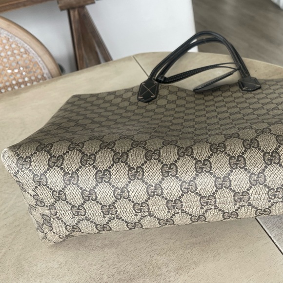 Authentic, good condition overall except the handles are a little worn off - Picture 4 of 5